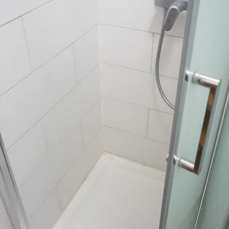 Charming Apt Near Les Buttes Chaumont * باريس